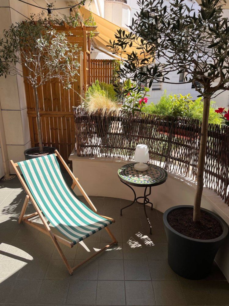 Studio in Levallois-Perret, France, Nr. 327067