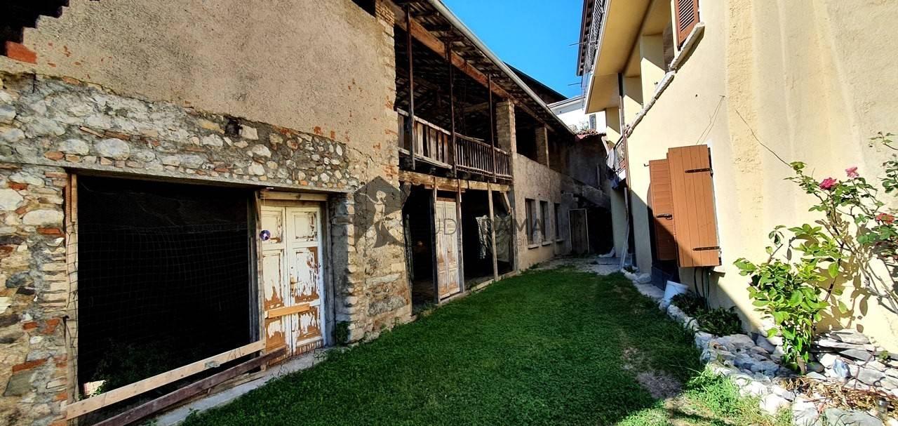 5 rooms House in Salò, Italy No. 102929