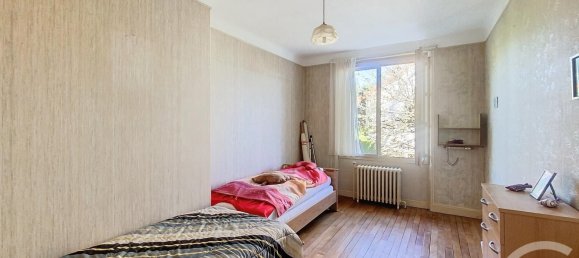 6 bedrooms House in Gannat, France No. 196074 8