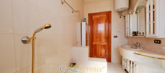 Дом с 5 комнатами в Parabita, Италия № 231213 26