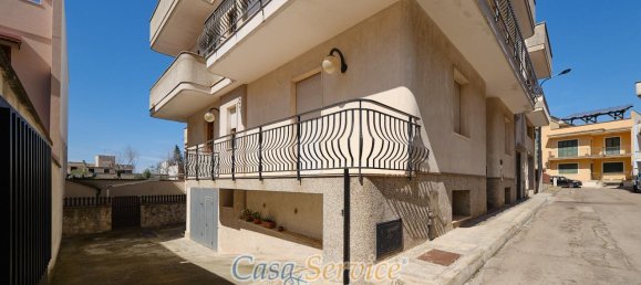 Дом с 5 комнатами в Parabita, Италия № 231213 11