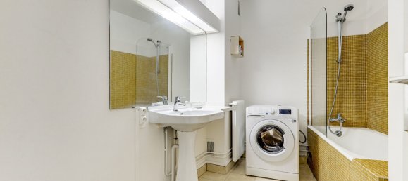 Studio in Paris, France No. 174994 4