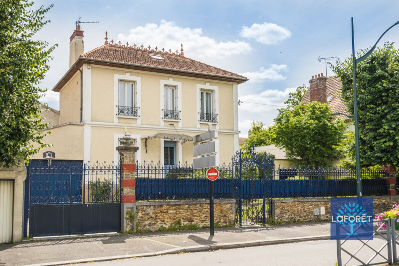 3 bedrooms House in Les Pavillons-sous-Bois, France No. 142997