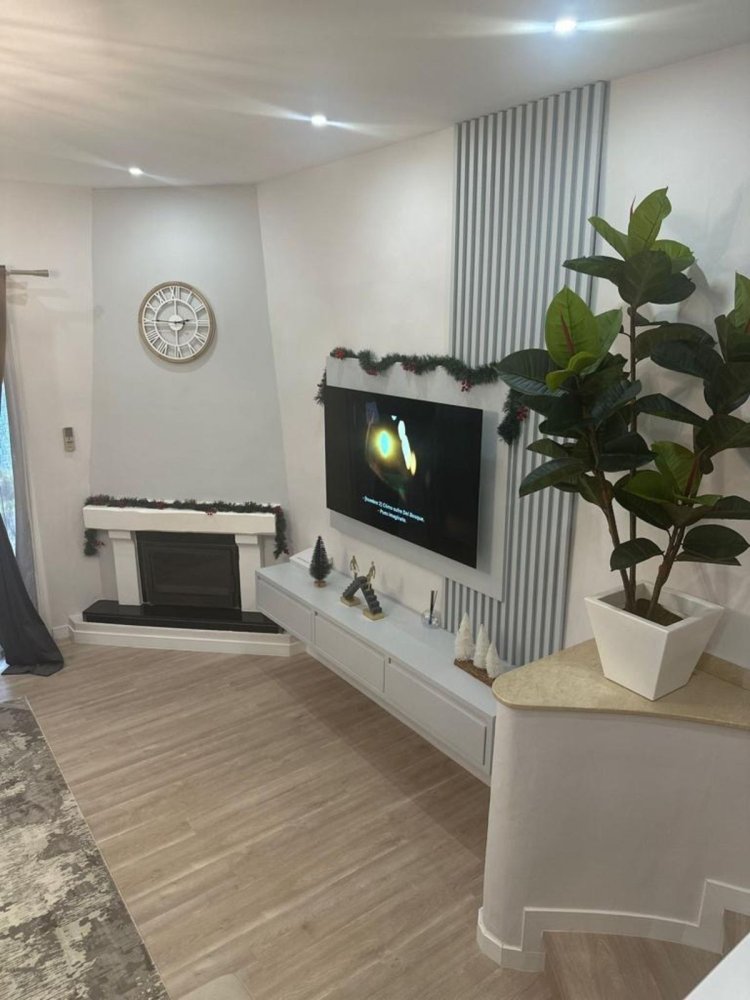 2 bedrooms Townhouse in Estepona, Spain No. 184909