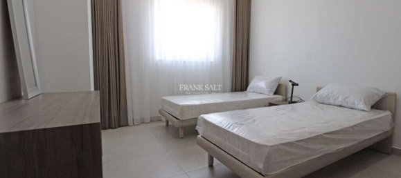 Apartamento de 2 dormitorios en Pembroke, Malta No. 7002 6