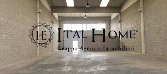 مستودع في Valmadrera, Italy 1370متر مربع رقم 5489 4