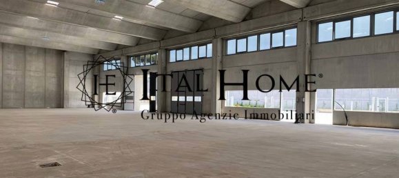 مستودع في Valmadrera, Italy 1370متر مربع رقم 5489 24