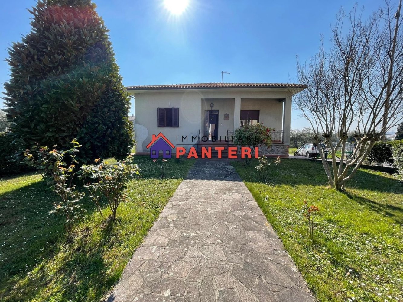 Casa de 6 habitaciónes en Pescia, Italy No. 65938