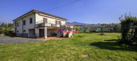 Casa de 6 habitaciónes en Pescia, Italy No. 65938 13