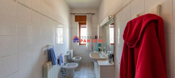 Casa de 6 habitaciónes en Pescia, Italy No. 65938 21