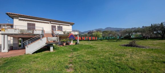 Casa de 6 habitaciónes en Pescia, Italy No. 65938 10
