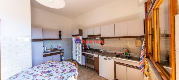 Casa de 6 habitaciónes en Pescia, Italy No. 65938 6