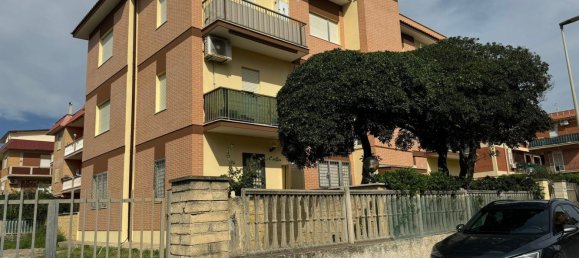 3 rooms Apartment in Pomezia, Italy No. 19206 2