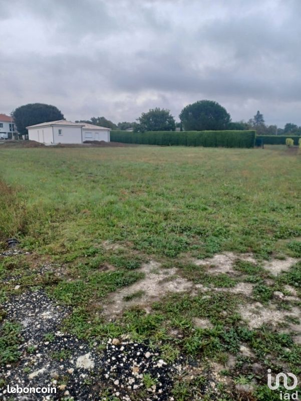 1180m² Land in Jonzac, France No. 111544