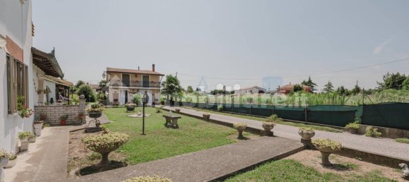 3 bedrooms Villa in Mira, Italy No. 277185 2