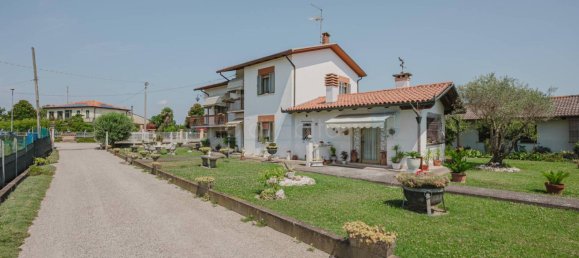 3 bedrooms Villa in Mira, Italy No. 277185 3