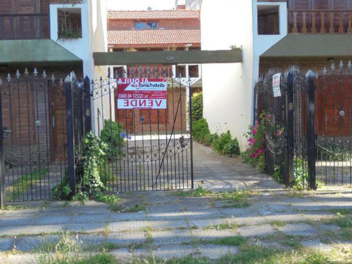 Casa de 3 dormitorios en Mar del Plata, Argentina No. 84540