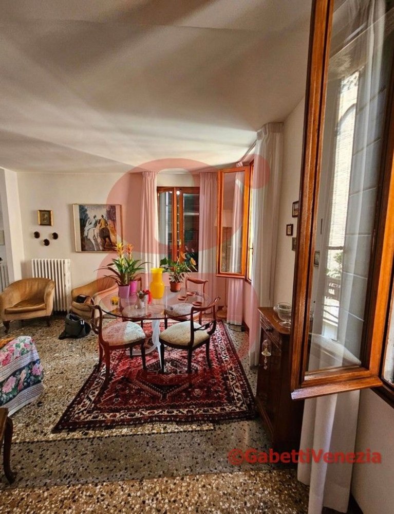 7 rooms Apartment in Venice, Italy No. 61416