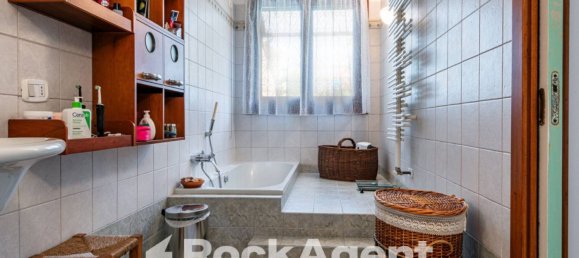 Villa de 6 dormitorios en Mozzo, Italy No. 317694 20