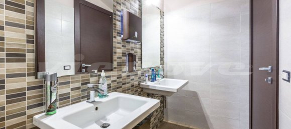 5 rooms Commercial property in Rome, Italy No. 215388 24