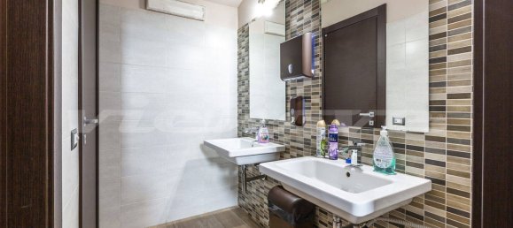 5 rooms Commercial property in Rome, Italy No. 215388 26