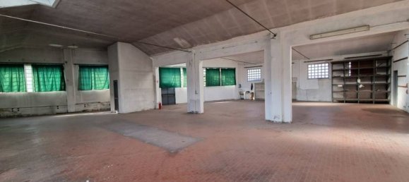 Склад 2530м² в Галларате, Италия № 163303 2