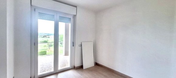 3 rooms Apartment in Macerata, Italy No. 276959 12