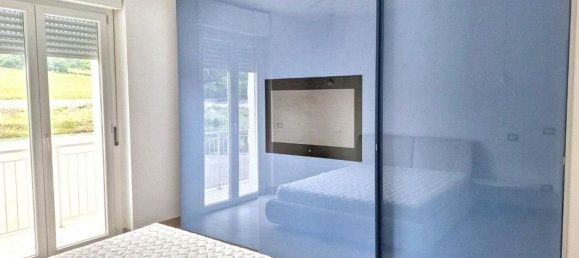 3 rooms Apartment in Macerata, Italy No. 276959 5