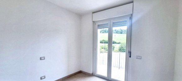 3 rooms Apartment in Macerata, Italy No. 276959 10