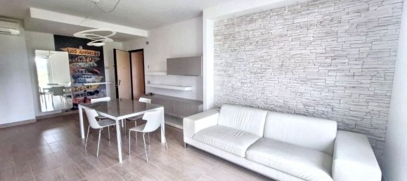 3 rooms Apartment in Macerata, Italy No. 276959 2