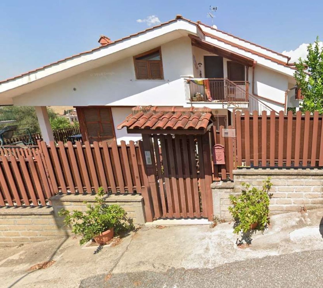 Casa de 5 dormitorios en Guidonia Montecelio, Italy No. 335037