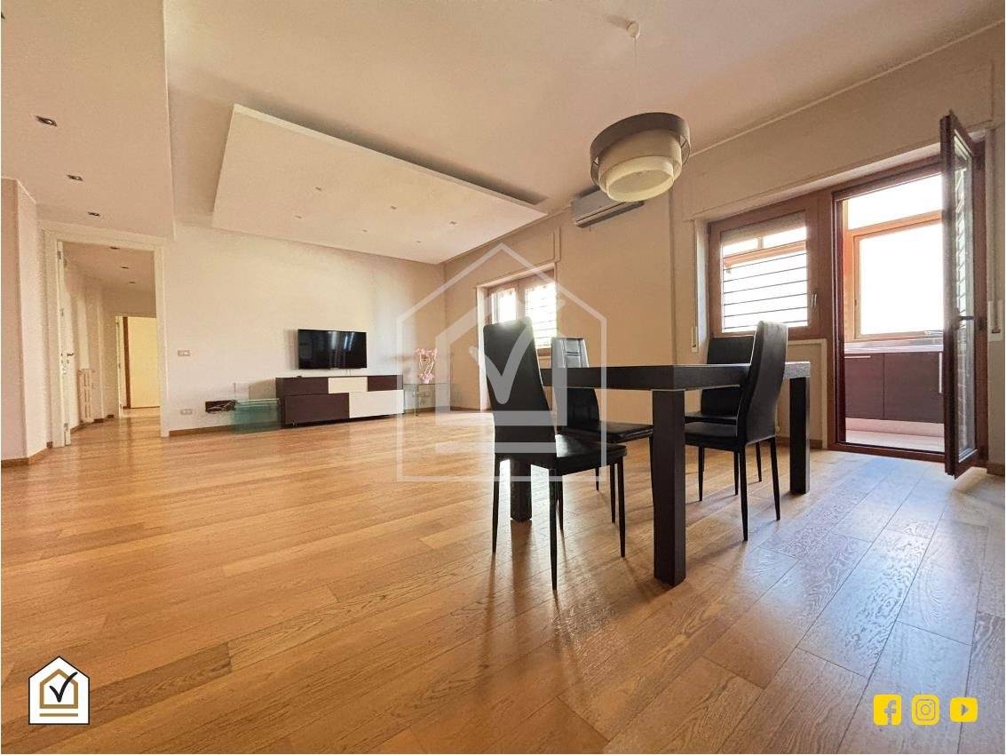 3 bedrooms Apartment in Bari, Italy No. 262800