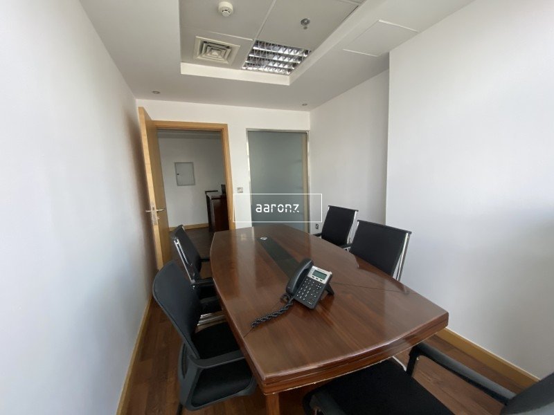 118.9m² Office in Sheikh Zayed Road, UAE No. 65030