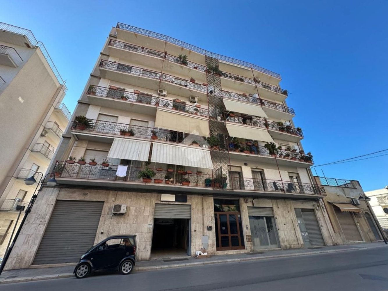 Apartamento de 4 dormitorios en Canosa di Puglia, Italy No. 349148
