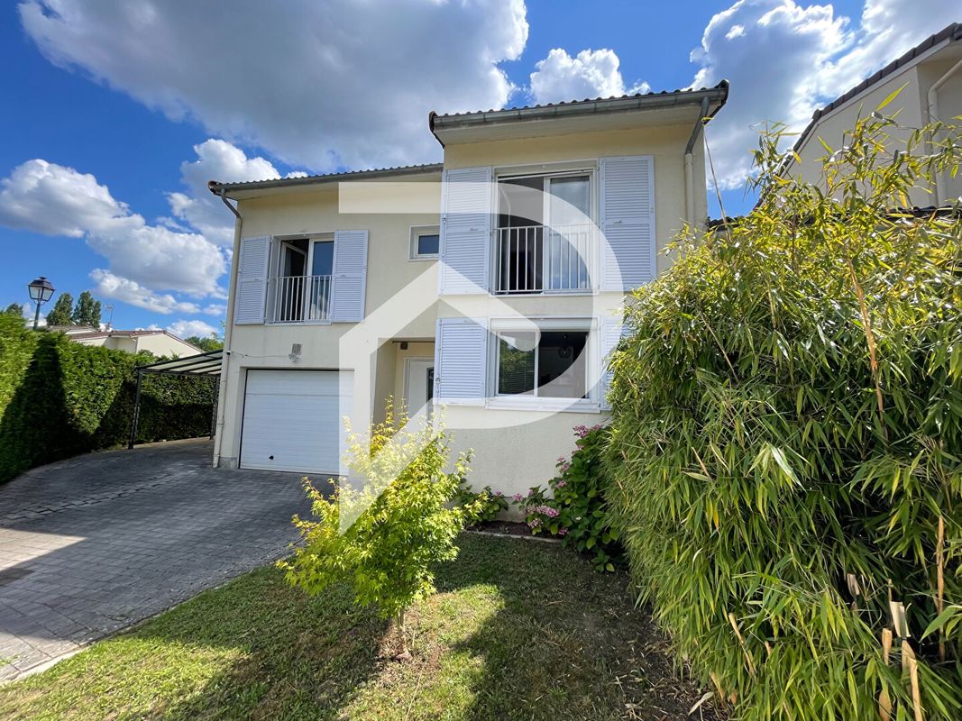 Casa de 4 dormitorios en Sucy-en-Brie, France No. 123186