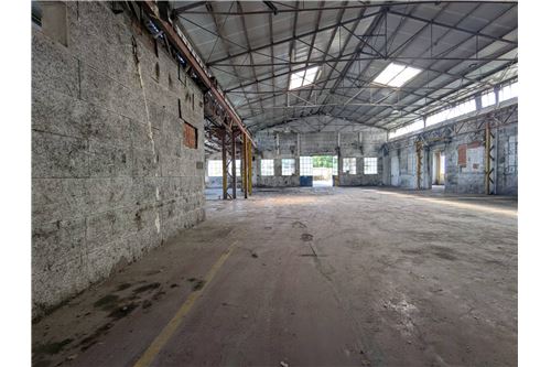 1360m² Commercial property in Gropello Cairoli, Italy No. 298561