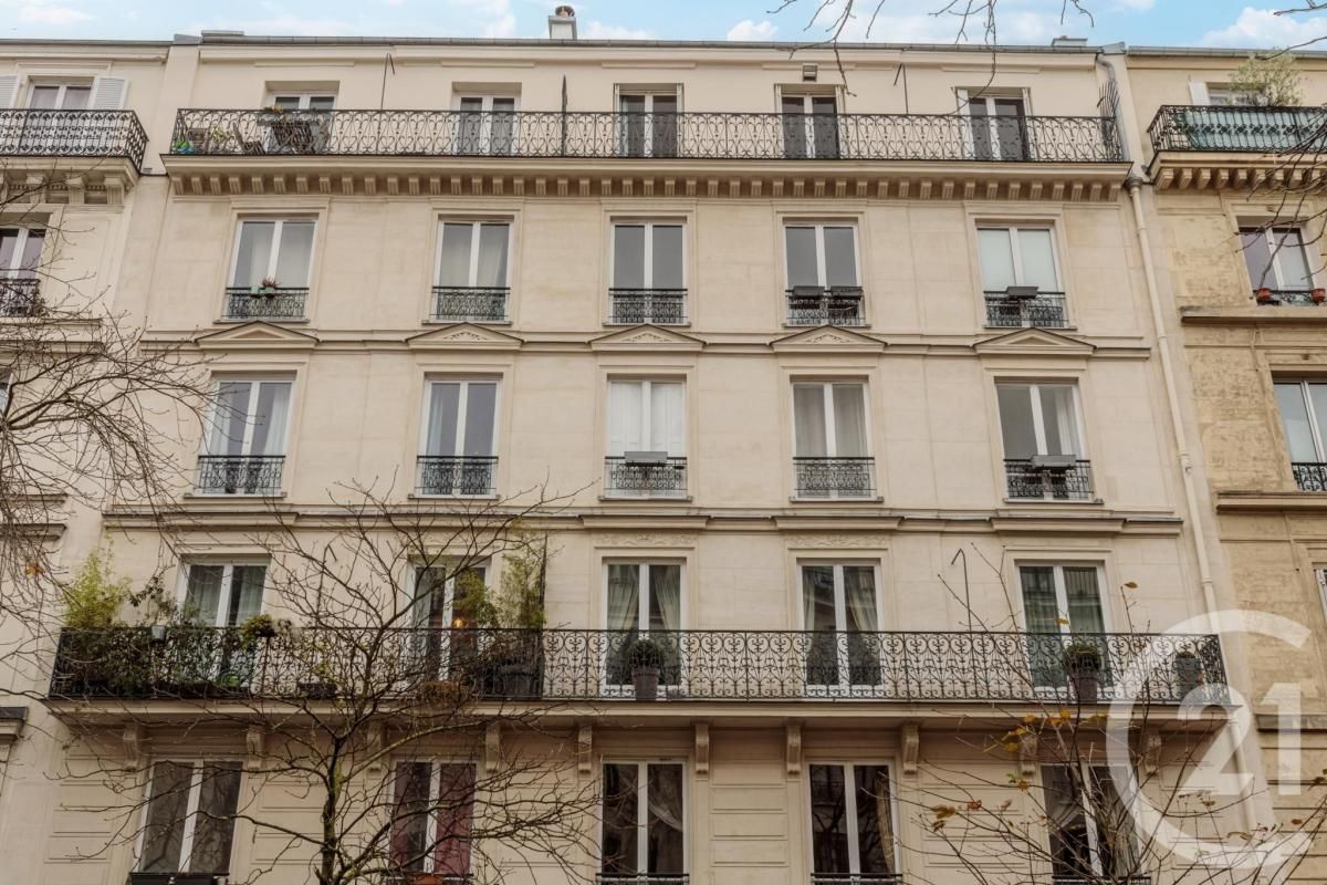 Apartamento de 3 dormitorios en Paris, France No. 167172