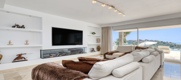 5 bedrooms Villa in Estepona, Spain No. 276674 9