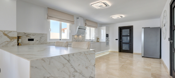 5 bedrooms Villa in Estepona, Spain No. 276674 11