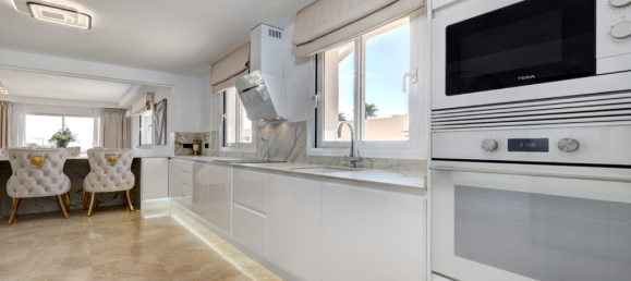 5 bedrooms Villa in Estepona, Spain No. 276674 30