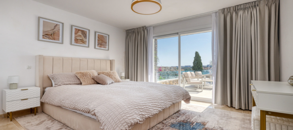 5 bedrooms Villa in Estepona, Spain No. 276674 8