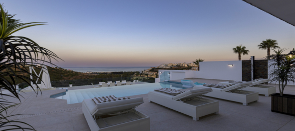 5 bedrooms Villa in Estepona, Spain No. 276674 12