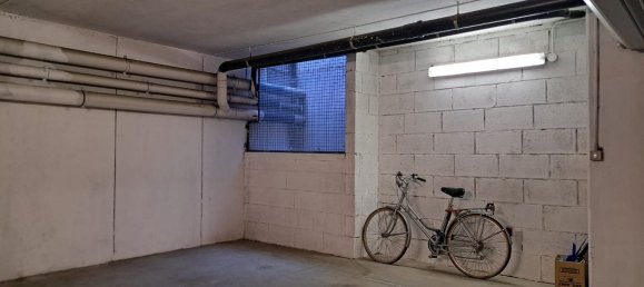 30m² Garage in Rome, Italy No. 370049 3