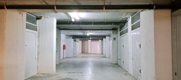 30m² Garage in Rome, Italy No. 370049 8