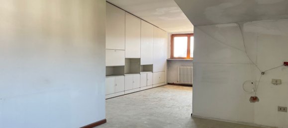 Villa de 6 habitaciónes en Cairate, Italy No. 16309 35