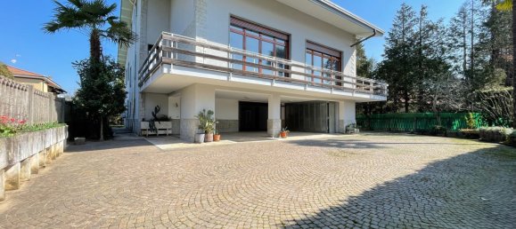 Villa de 6 habitaciónes en Cairate, Italy No. 16309 36