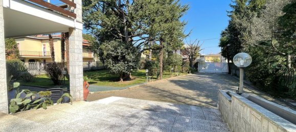 Villa de 6 habitaciónes en Cairate, Italy No. 16309 4