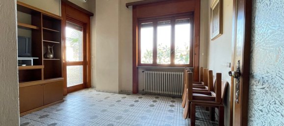 Villa de 6 habitaciónes en Cairate, Italy No. 16309 24