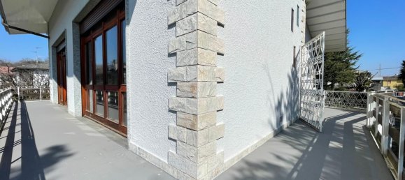 Villa de 6 habitaciónes en Cairate, Italy No. 16309 22