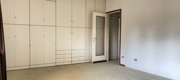 Villa de 6 habitaciónes en Cairate, Italy No. 16309 33